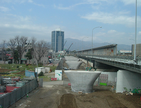 東名高速道路（改築）岡田東高架橋（下部工）工事